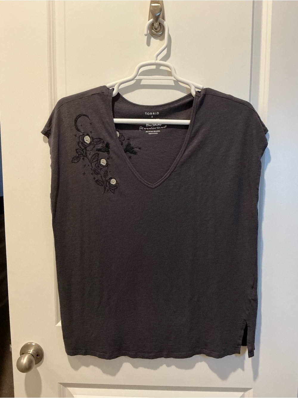 torrid Charcoal Gray V-Neck Floral Embroidered Tee